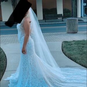 Elegant Lace Wedding Dress in White